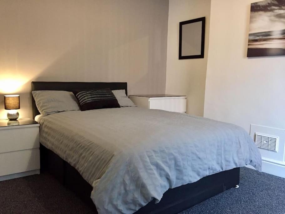 Samuel Place By Sg Of Crewe - 5 Beds, 4 Bedrooms, 2 Bath 外观 照片